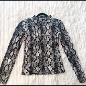 Snake skin medium top